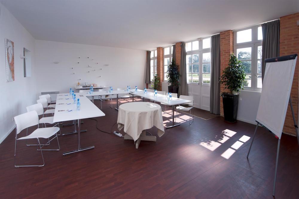 Отель Country Club Yvre-l'Eveque Экстерьер фото