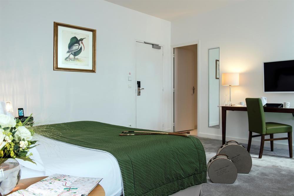 Отель Country Club Yvre-l'Eveque Экстерьер фото