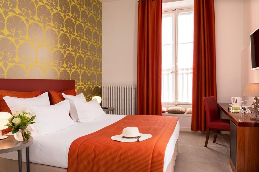 Отель Country Club Yvre-l'Eveque Экстерьер фото
