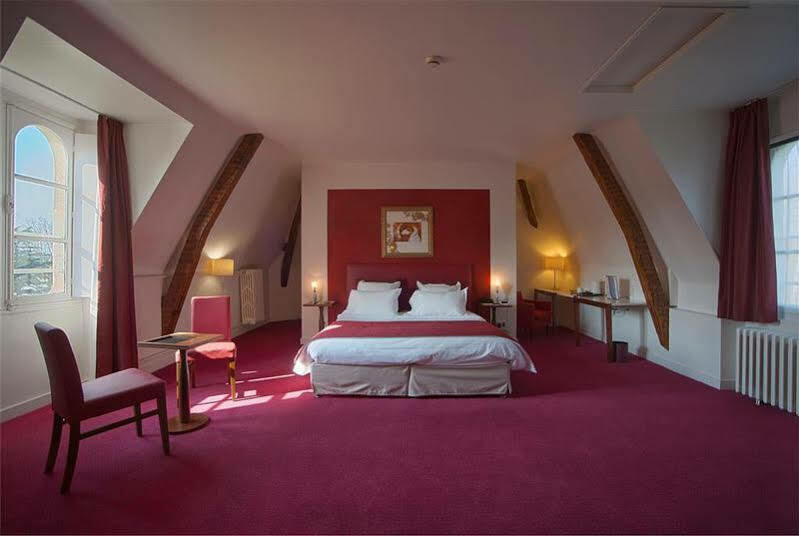Отель Country Club Yvre-l'Eveque Экстерьер фото